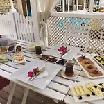 Oda ve Kahvaltı Alaris